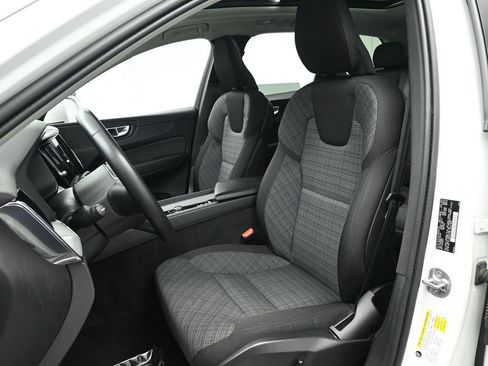 Used 2023 Volvo XC60 B5 Core AWD/4WD image 12