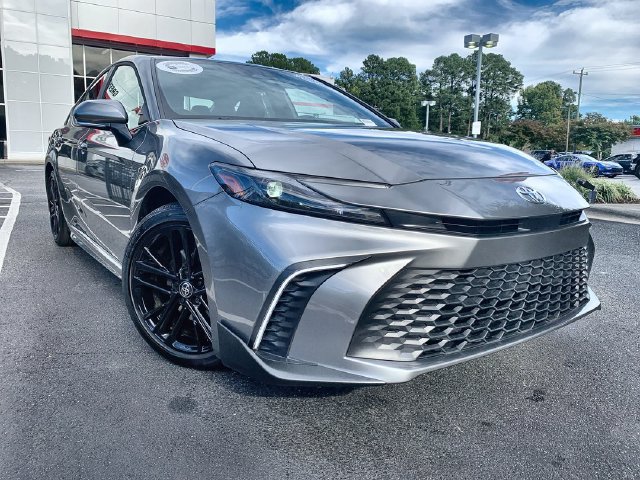 Used 2026 Toyota Camry SE FWD image 2