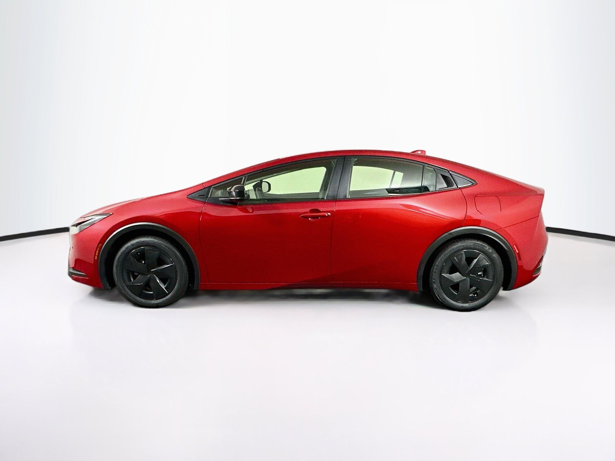 Used 2025 Toyota Prius LE FWD image 4