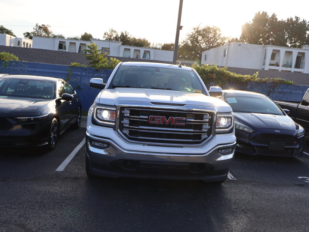Used 2018 GMC Sierra 1500 SLT w/ SLT Premium Package AWD/4WD image 2