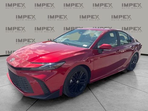 Used 2025 Toyota Camry SE FWD image 1