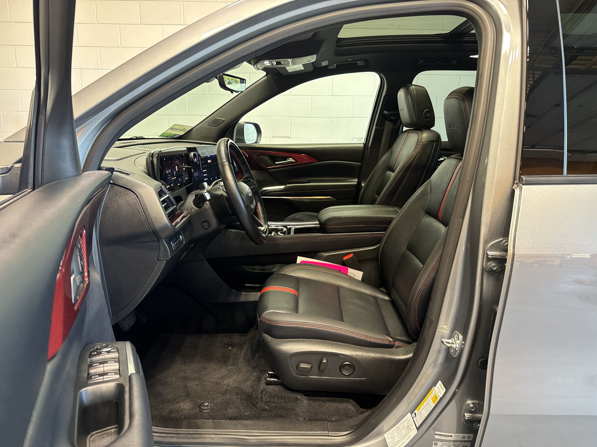 Used 2026 Chevrolet Traverse RS AWD/4WD image 16