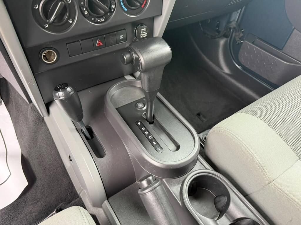 Used 2007 Jeep Wrangler Sahara w/ Dual Top Group AWD/4WD image 16