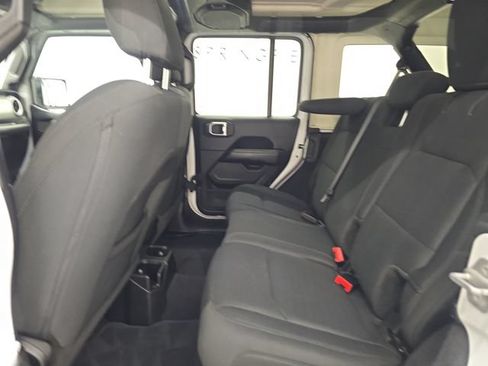 Used 2019 Jeep Wrangler Unlimited Sahara AWD/4WD image 16