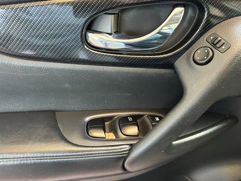 Used 2018 Nissan Rogue SL FWD image 12