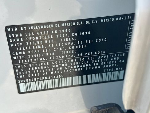 Used 2023 Volkswagen Taos SE w/ Panoramic Sunroof Package FWD image 28