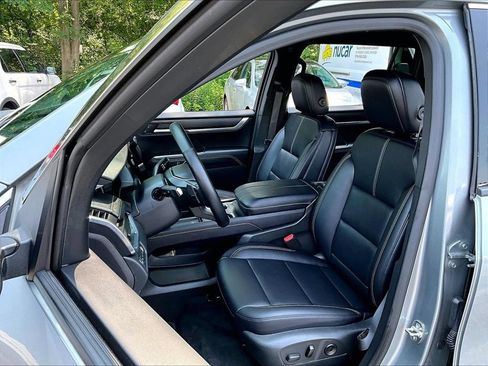 Used 2026 GMC Acadia Elevation w/ Elevation Premium Package AWD/4WD image 10