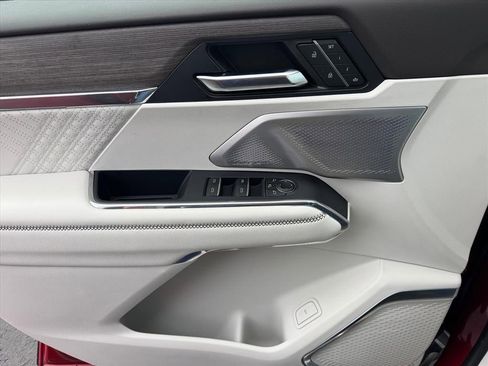 Used 2024 GMC Acadia Denali w/ Super Cruise Package image 13