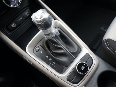 New 2025 Hyundai Venue SEL FWD image 14