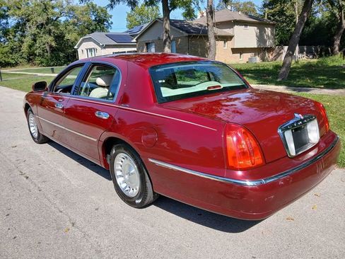 Used 1999 Lincoln Town Car Executive RWD image 9