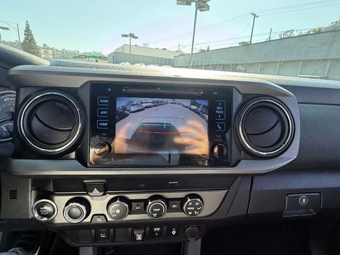 Used 2019 Toyota Tacoma TRD Sport AWD/4WD image 28