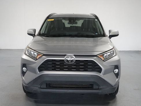 Used 2019 Toyota RAV4 XLE FWD image 2