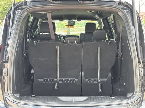 Used 2025 Chrysler Pacifica Select FWD image 6