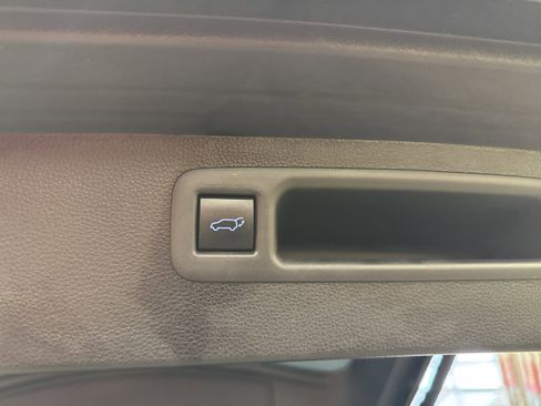 Used 2021 Toyota Highlander XLE image 24