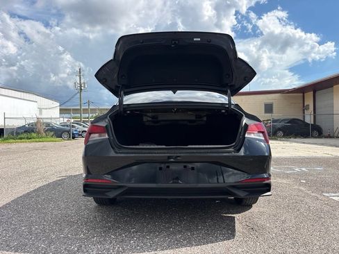 Used 2023 Hyundai Elantra SE FWD image 13