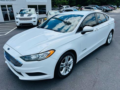 Used 2018 Ford Fusion SE FWD image 1