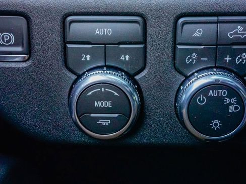 New 2026 GMC Sierra 1500 SLE w/ Preferred Package image 17