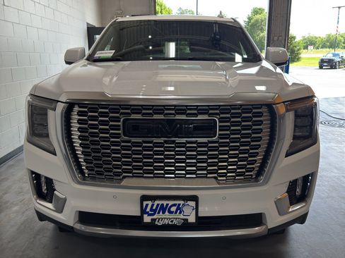 Used 2022 GMC Yukon Denali w/ Denali Ultimate Package AWD/4WD image 8