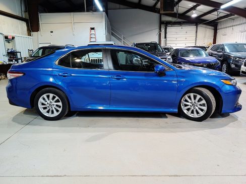 Used 2020 Toyota Camry LE FWD image 7
