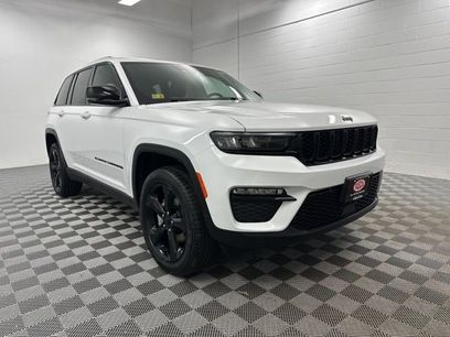 Used 2025 Jeep Grand Cherokee Limited w/ Black Appearance Package