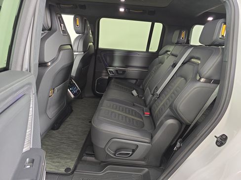 Used 2024 Rivian R1S Adventure AWD/4WD image 21