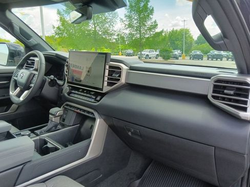 Used 2025 Toyota Tundra Limited AWD/4WD image 33