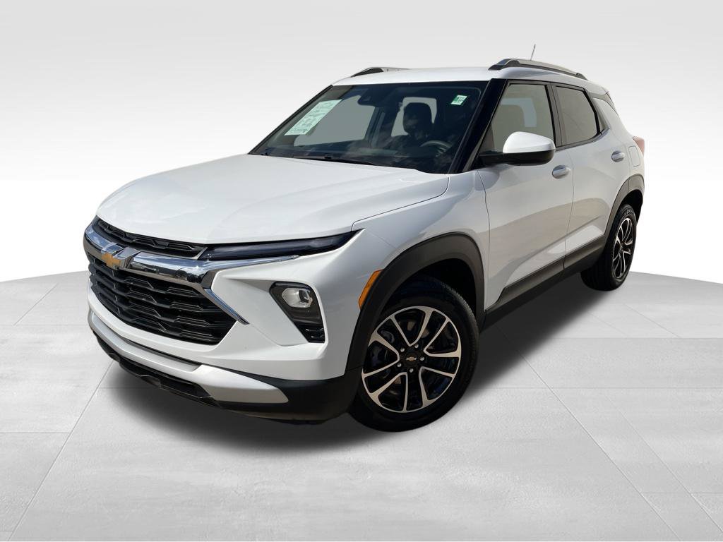 Used 2025 Chevrolet TrailBlazer LT FWD image 1