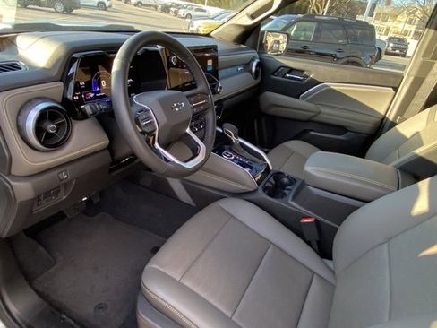 Used 2024 Chevrolet Colorado ZR2 w/ ZR2 Convenience Package III image 11