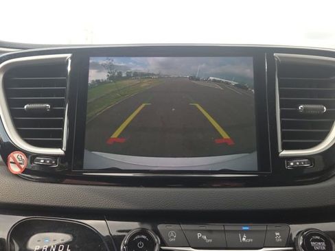 Used 2023 Chrysler Pacifica Touring-L FWD image 35