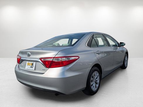 Used 2017 Toyota Camry LE image 5