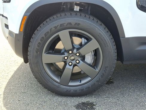 New 2025 Land Rover Defender 110 S image 2