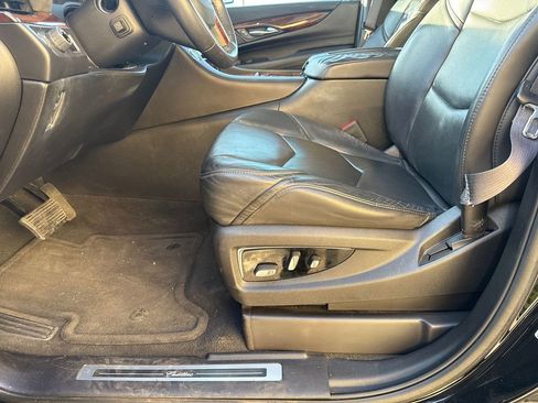 Used 2015 Cadillac Escalade Premium image 60