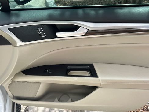 Used 2019 Ford Fusion SEL FWD image 9
