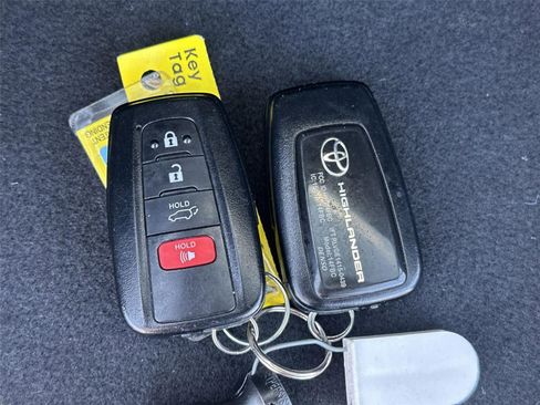 Used 2021 Toyota Highlander XSE FWD image 21