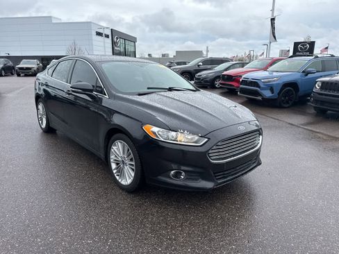 Used 2015 Ford Fusion SE w/ Equipment Group 202A image 3