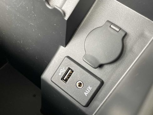 Used 2015 Nissan Frontier SV image 18