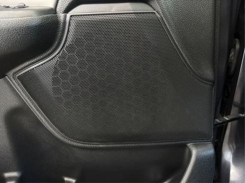 Used 2018 Honda CR-V Touring image 39