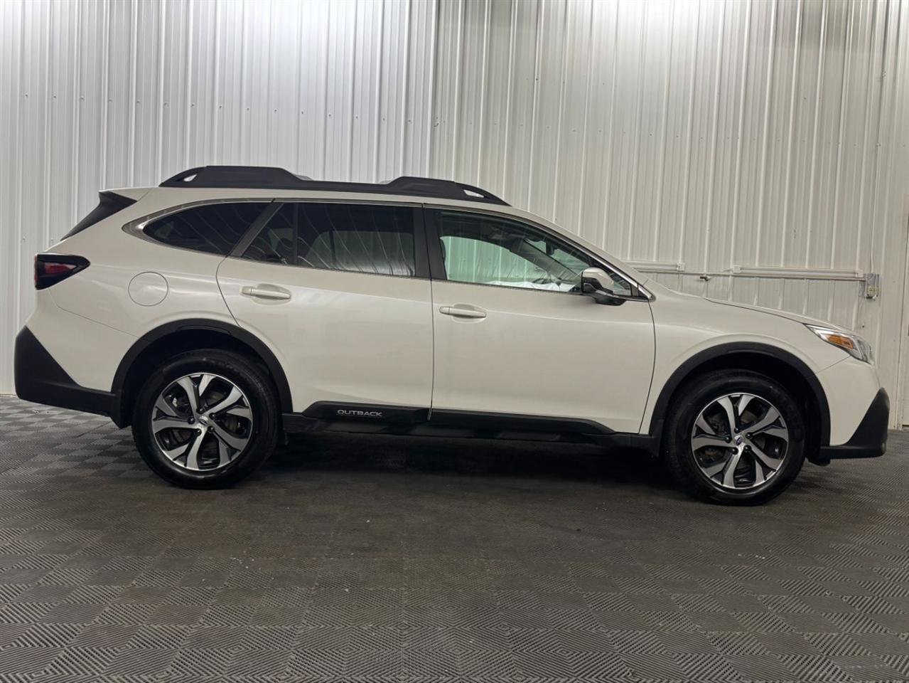 Used 2020 Subaru Outback Limited AWD/4WD image 5