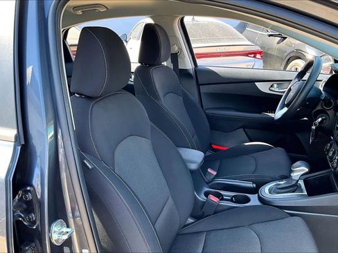 Used 2022 Kia Forte LXS w/ LXS Technology Package image 9