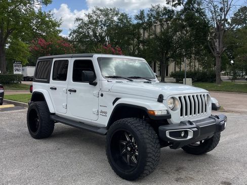Used 2020 Jeep Wrangler Unlimited Sahara AWD/4WD image 7