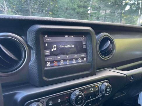 Used 2021 Jeep Wrangler Unlimited Sport AWD/4WD image 26