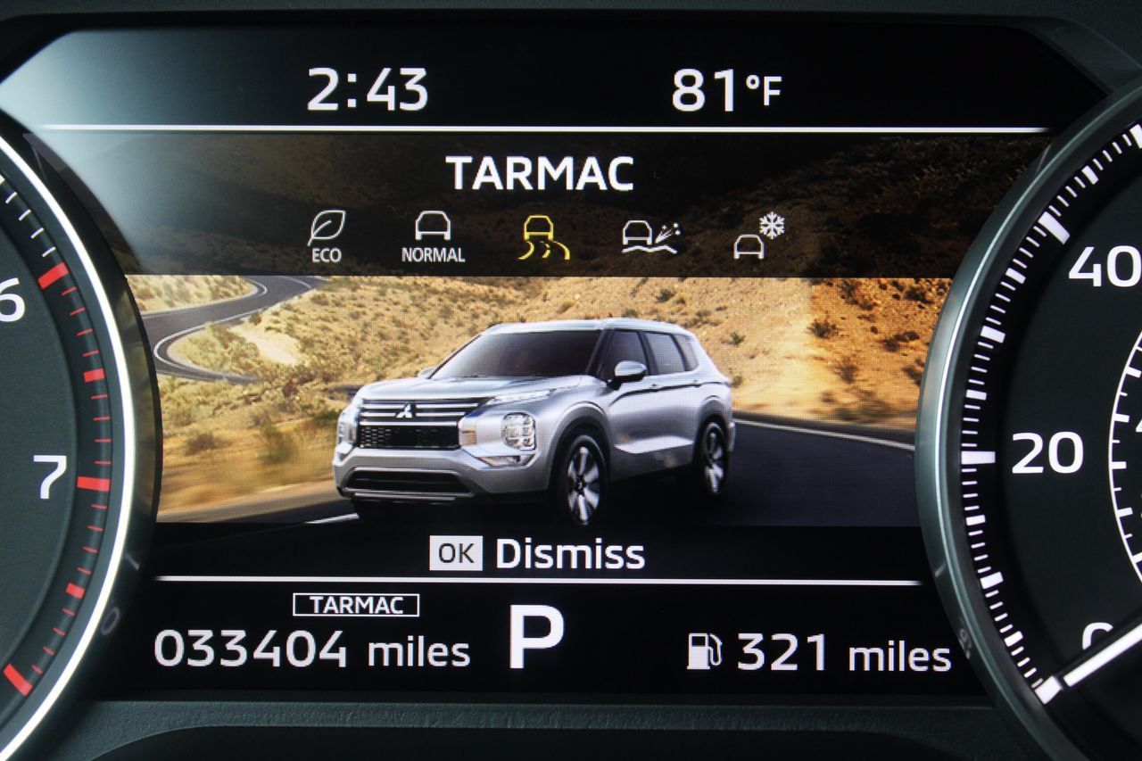 Used 2025 Mitsubishi Outlander SE FWD image 30
