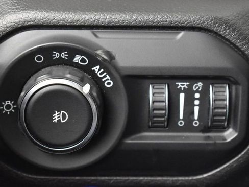 Used 2022 Jeep Wrangler Unlimited Sahara image 25