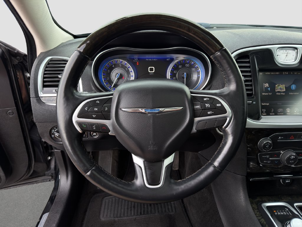 Used 2016 Chrysler 300 C RWD image 10