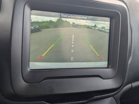 Used 2021 Jeep Renegade Latitude FWD image 10