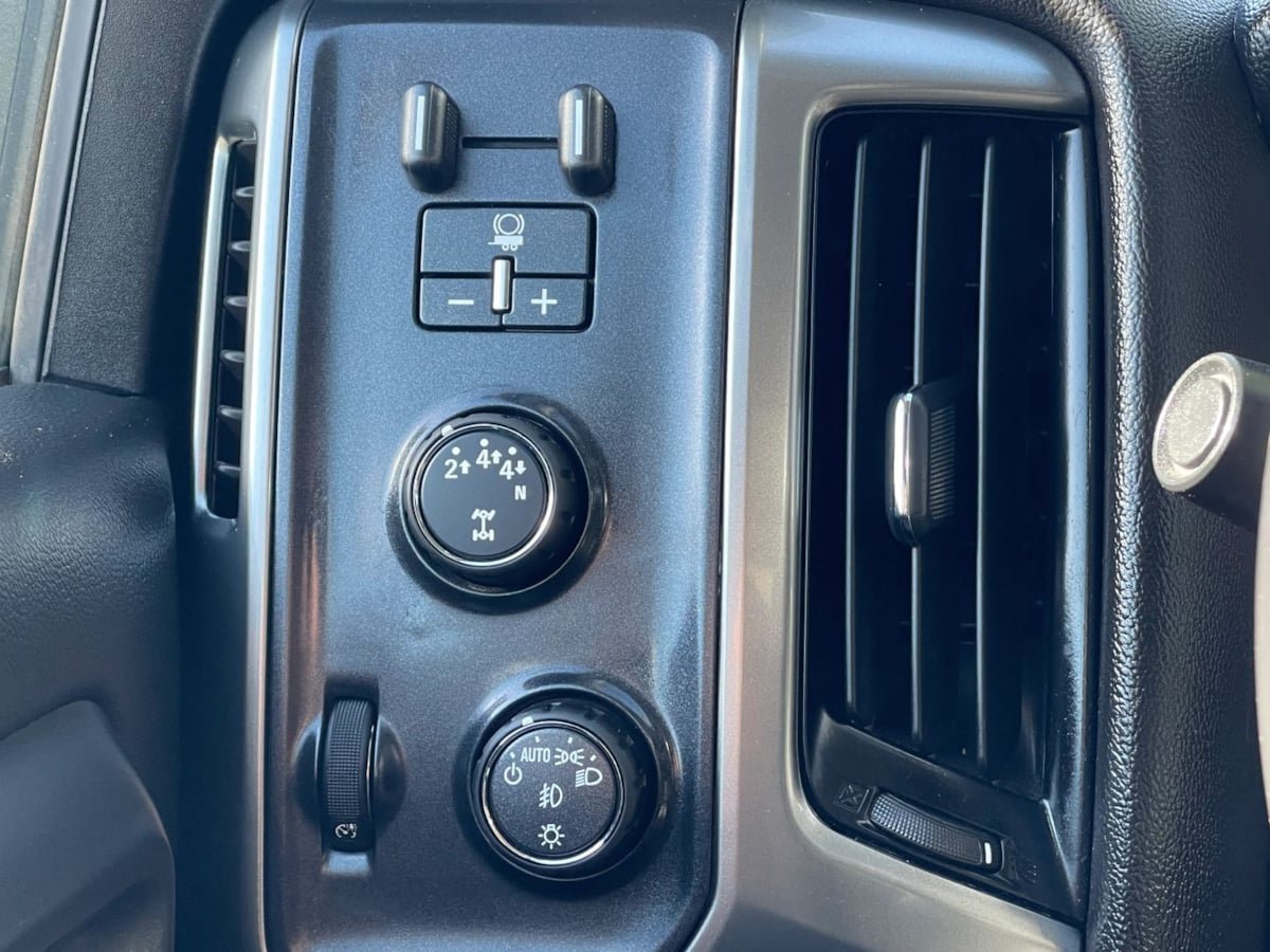 Used 2019 Chevrolet Silverado 2500 LT AWD/4WD image 18