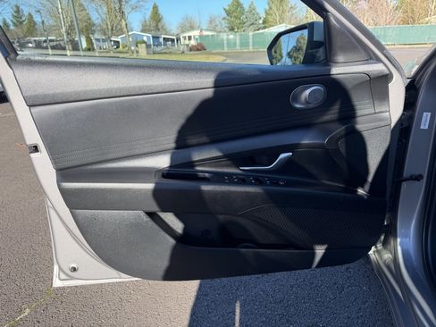 Used 2021 Hyundai Elantra SEL image 12