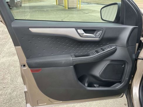 Certified 2020 Ford Escape SE image 15