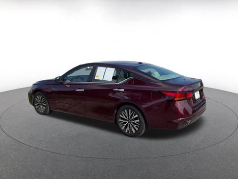 Used 2025 Nissan Altima 2.5 SV FWD image 8