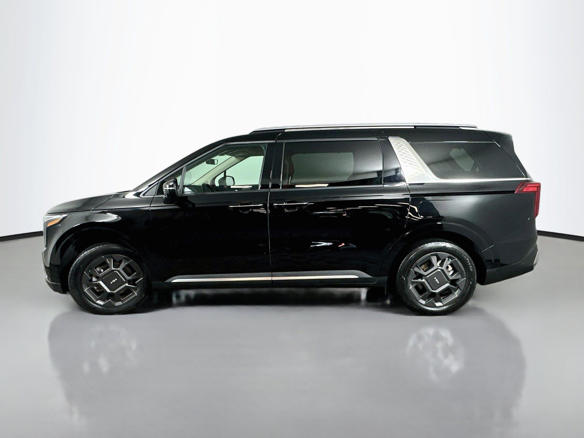 Certified 2026 Kia Carnival SX FWD image 4